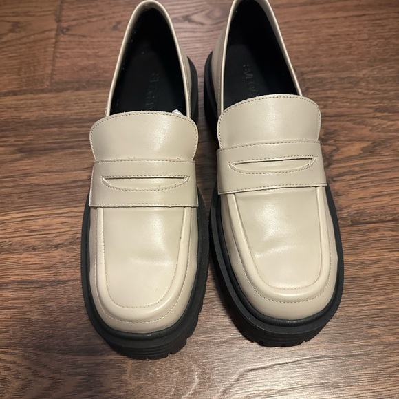 —— SOLD———- Alohas white vegan loafers NWB size 40 - Picture 3 of 4
